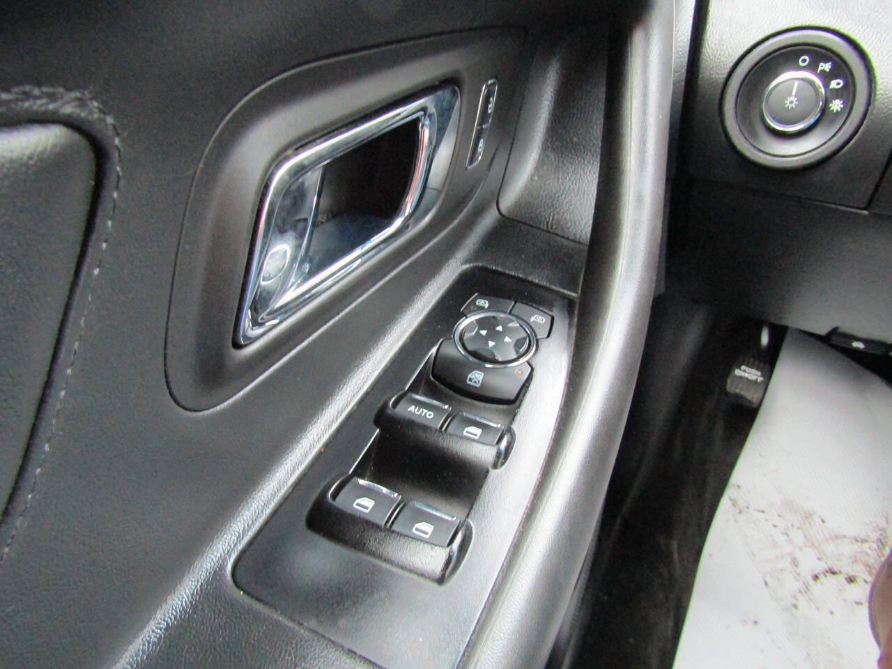 Used 2015 Ford Taurus SEL w/ Equipment Group 201A AWD/4WD image 19