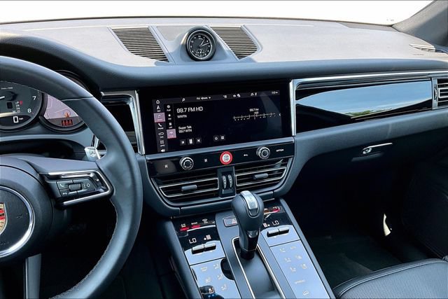 Used 2025 Porsche Macan AWD/4WD image 15