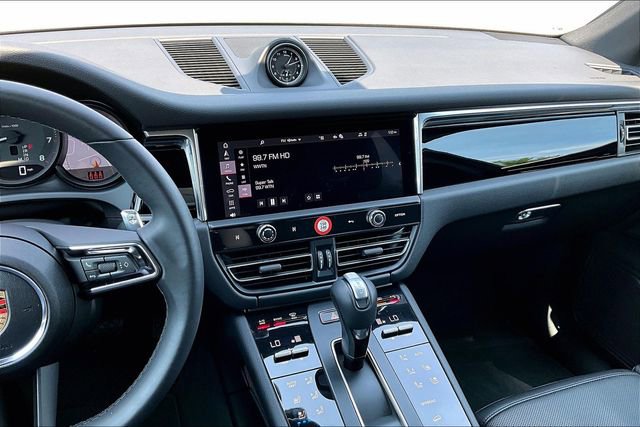 Used 2025 Porsche Macan AWD/4WD image 15