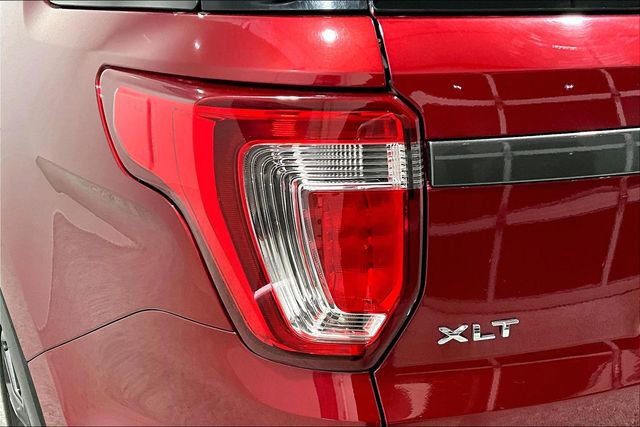Used 2018 Ford Explorer XLT w/ XLT Appearance Package image 41