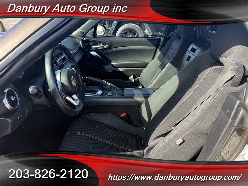 Used 2018 FIAT 124 Spider Classica w/ Technology & Siriusxm Group RWD image 8