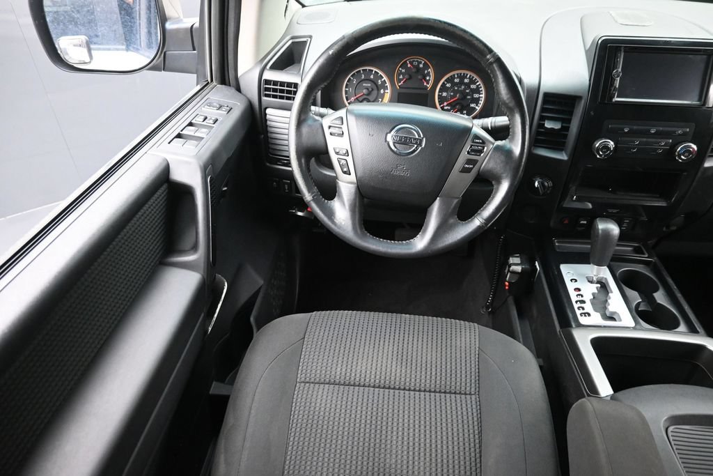 Used 2014 Nissan Titan SV w/ SV Value Truck Package AWD/4WD image 14