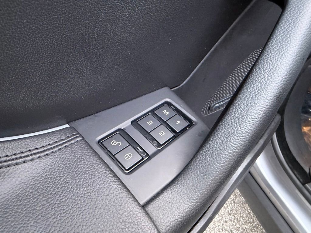 Used 2020 Jaguar F-PACE Premium image 14