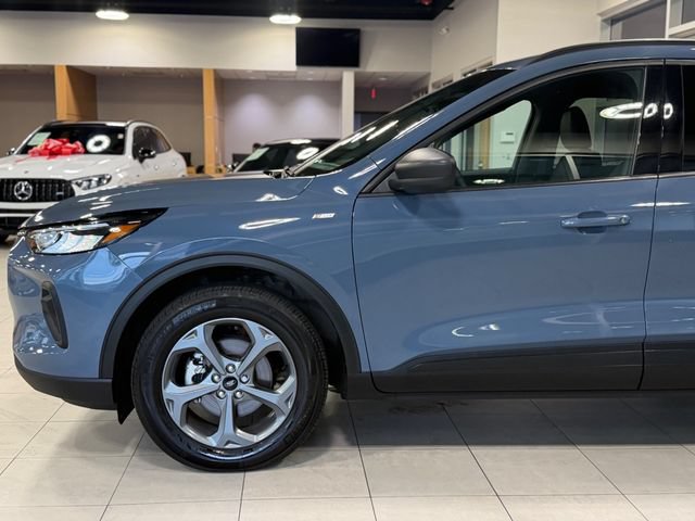 Used 2025 Ford Escape ST-Line w/ Tech Pack #1 AWD/4WD image 8