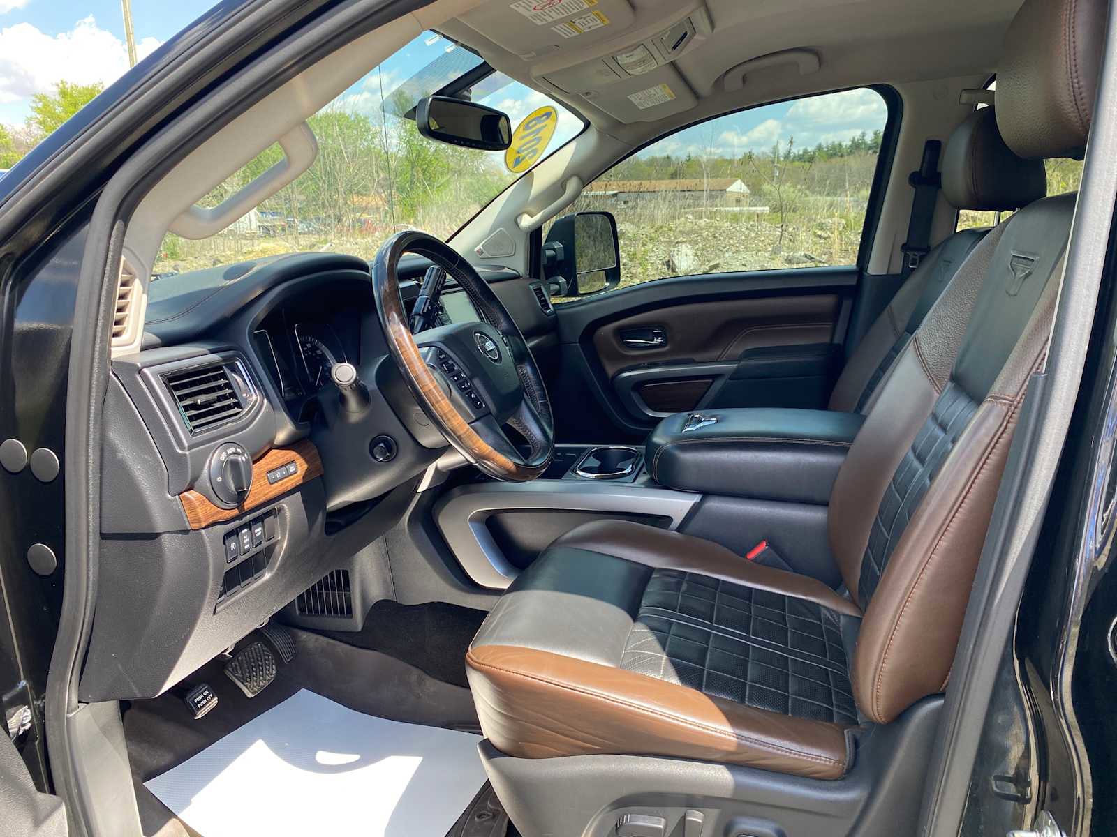 Used 2018 Nissan Titan Platinum Reserve w/ Platinum Utility Package AWD/4WD image 11