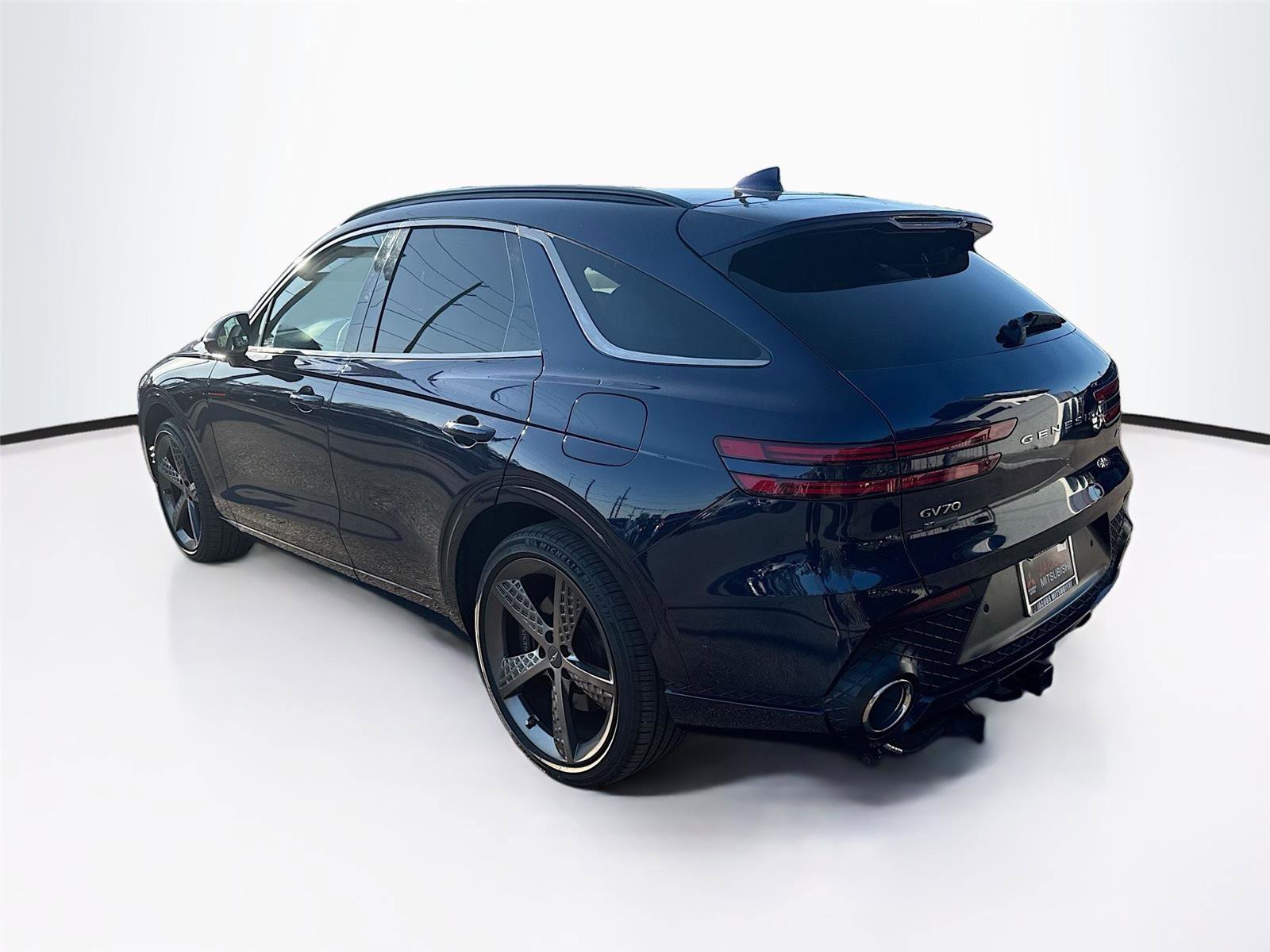 Used 2023 Genesis GV70 2.5T w/ Sport Prestige Package AWD/4WD image 3