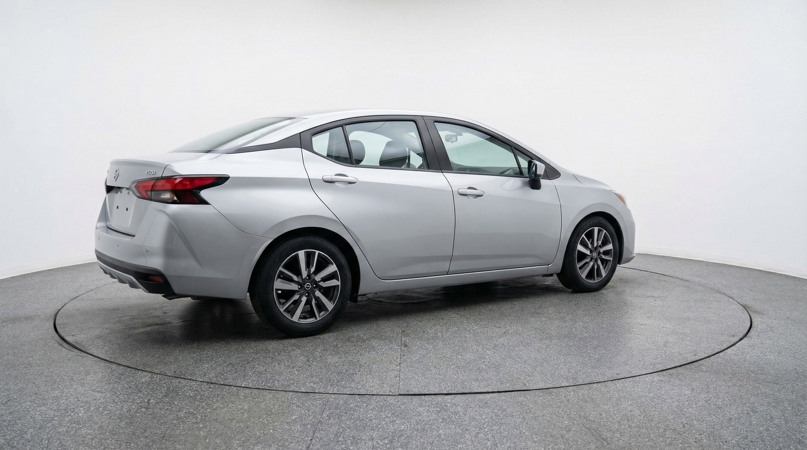 Used 2025 Nissan Versa SV image 9