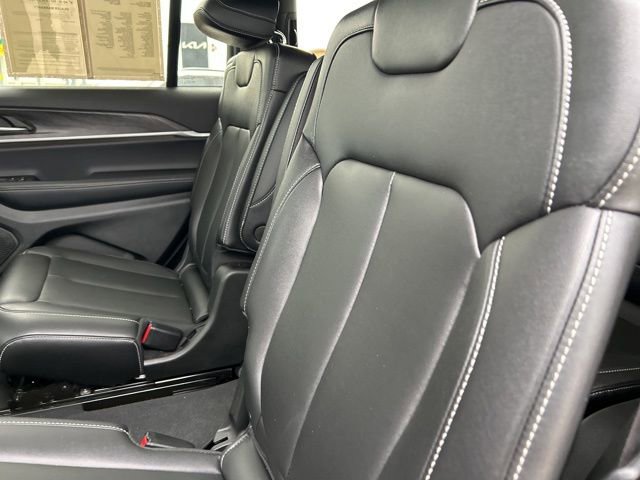 Used 2025 Jeep Grand Cherokee L Limited w/ Black Appearance Package AWD/4WD image 38