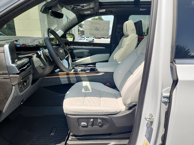New 2026 Cadillac Escalade ESV Platinum Luxury w/ LPO, Radiant Package AWD/4WD image 9