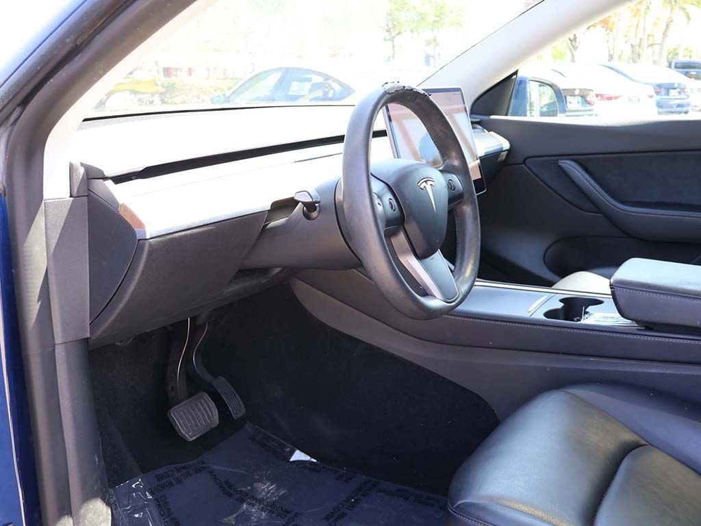 Used 2022 Tesla Model Y Long Range image 26