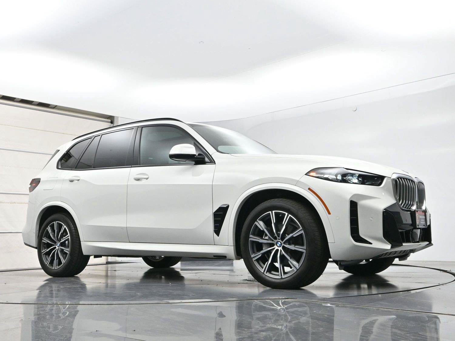 Used 2024 BMW X5 xDrive40i w/ M Sport Package AWD/4WD image 40