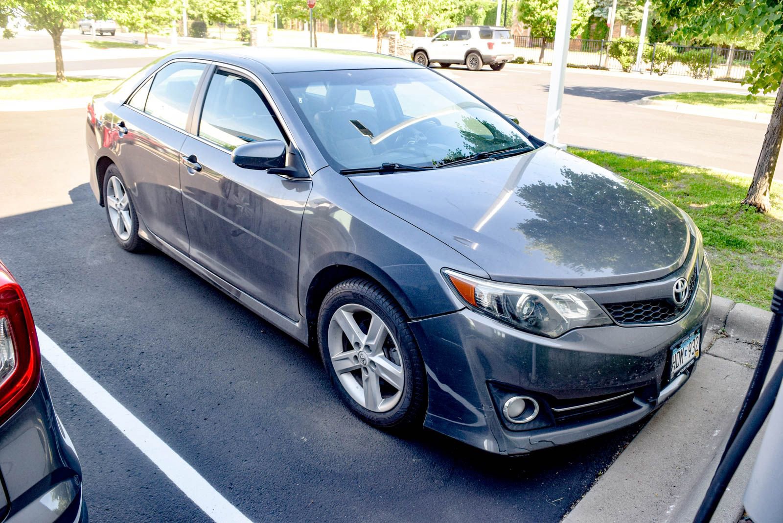 Used 2012 Toyota Camry SE FWD image 4