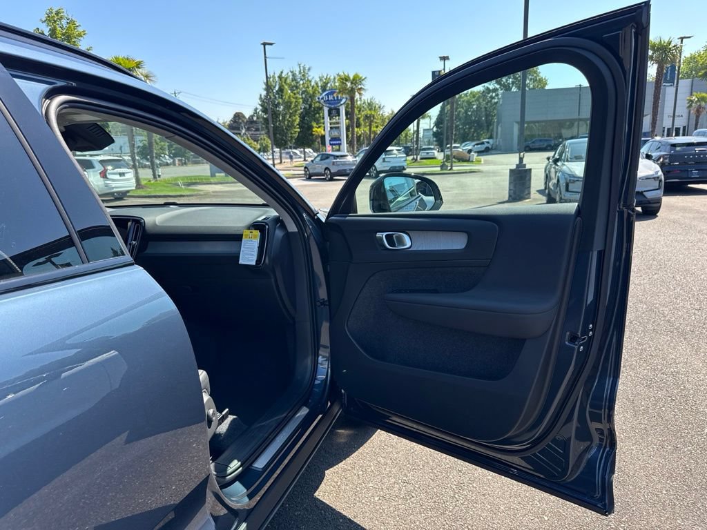 New 2026 Volvo XC40 B5 Core w/ Climate Package AWD/4WD image 19