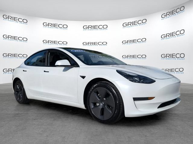 Used 2023 Tesla Model 3 Standard Range RWD image 1