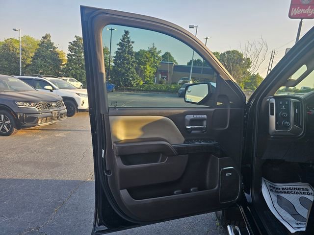 Used 2015 GMC Sierra 2500 Denali w/ Duramax Plus Package AWD/4WD image 30