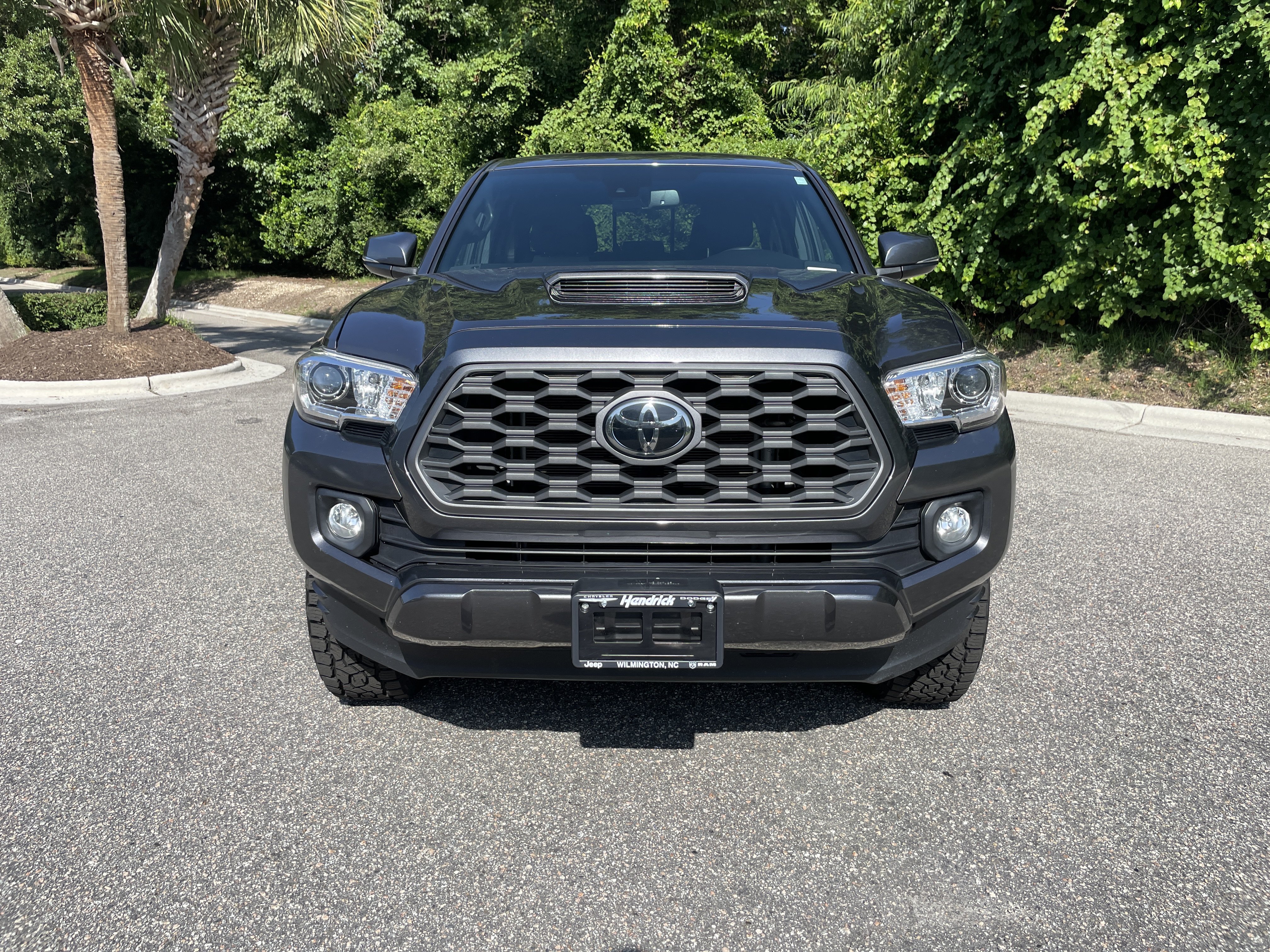 Used 2022 Toyota Tacoma TRD Sport w/ Technology Package AWD/4WD image 3