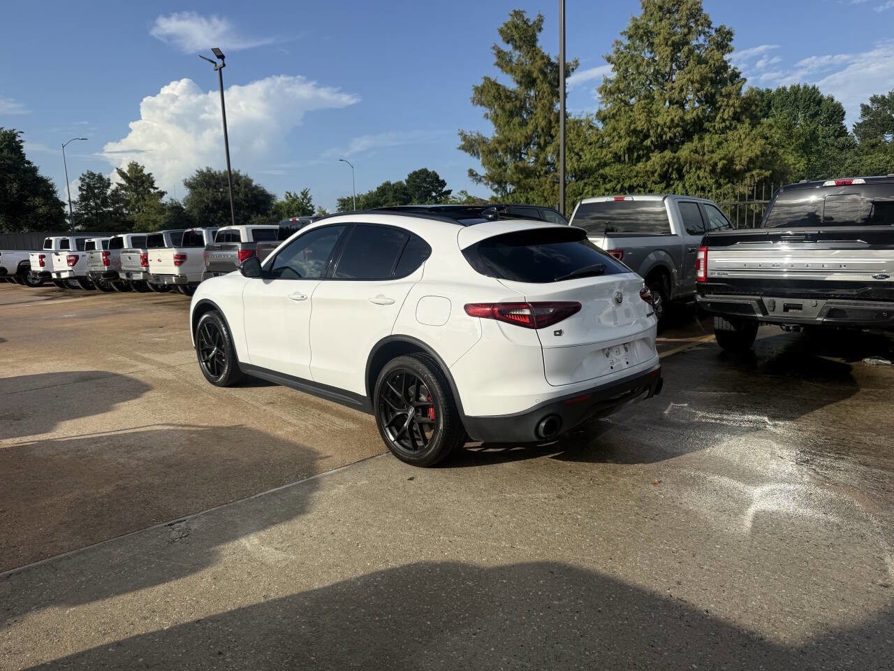 Used 2019 Alfa Romeo Stelvio Ti Sport w/ Quick Order Package 22S Sport AWD/4WD image 4