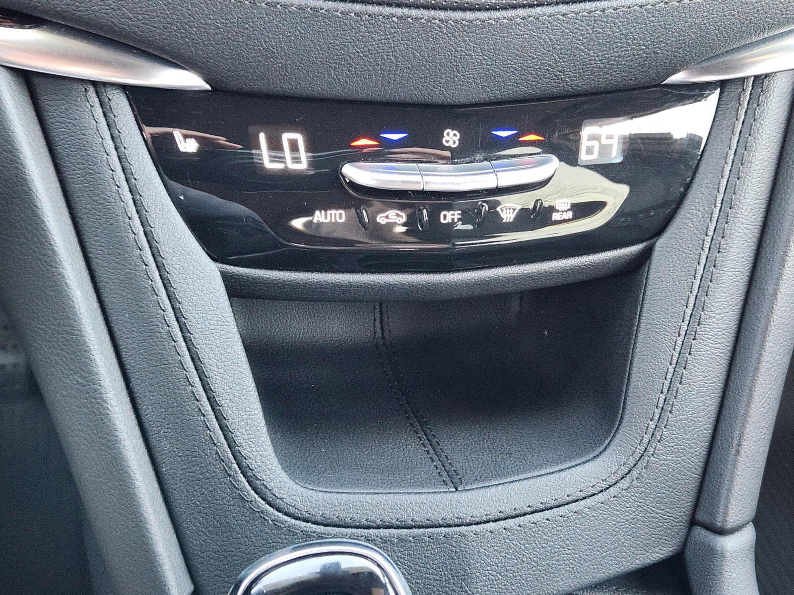 Certified 2024 Cadillac XT6 Luxury w/ LPO, Floor Liner Package image 15