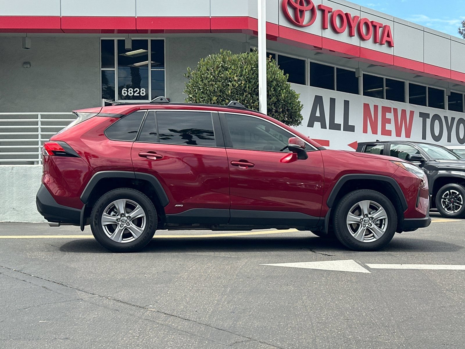 Used 2023 Toyota RAV4 XLE w/ Convenience Package AWD/4WD image 6