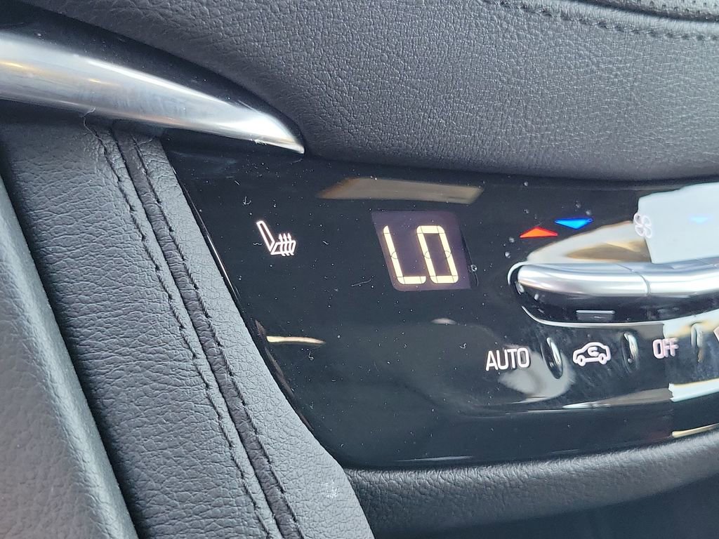 Used 2025 Cadillac XT6 Luxury image 34