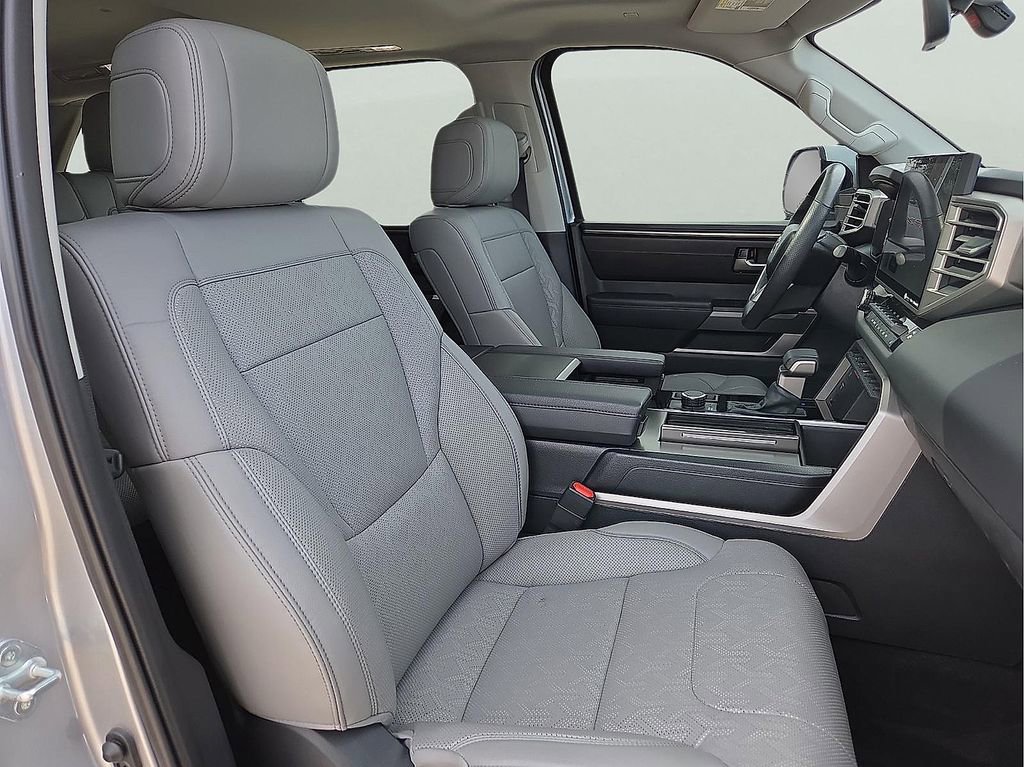 Used 2024 Toyota Sequoia SR5 w/ SR5 Premium Package AWD/4WD image 9