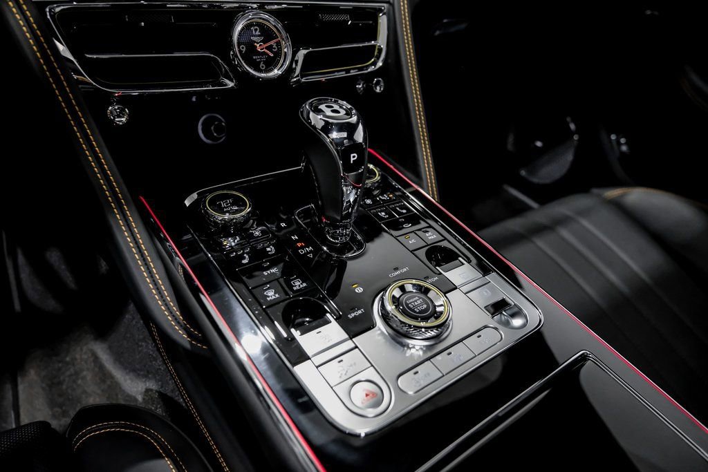 Used 2024 Bentley Flying Spur V8 image 20