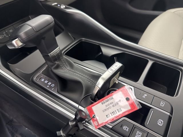 Certified 2025 Kia Sorento S w/ Panoramic Sunroof Package image 32