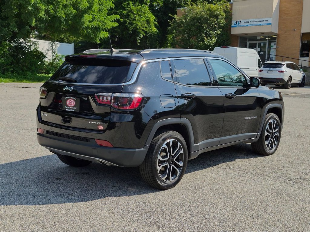 Used 2023 Jeep Compass Limited w/ Sun and Sound Group AWD/4WD image 3