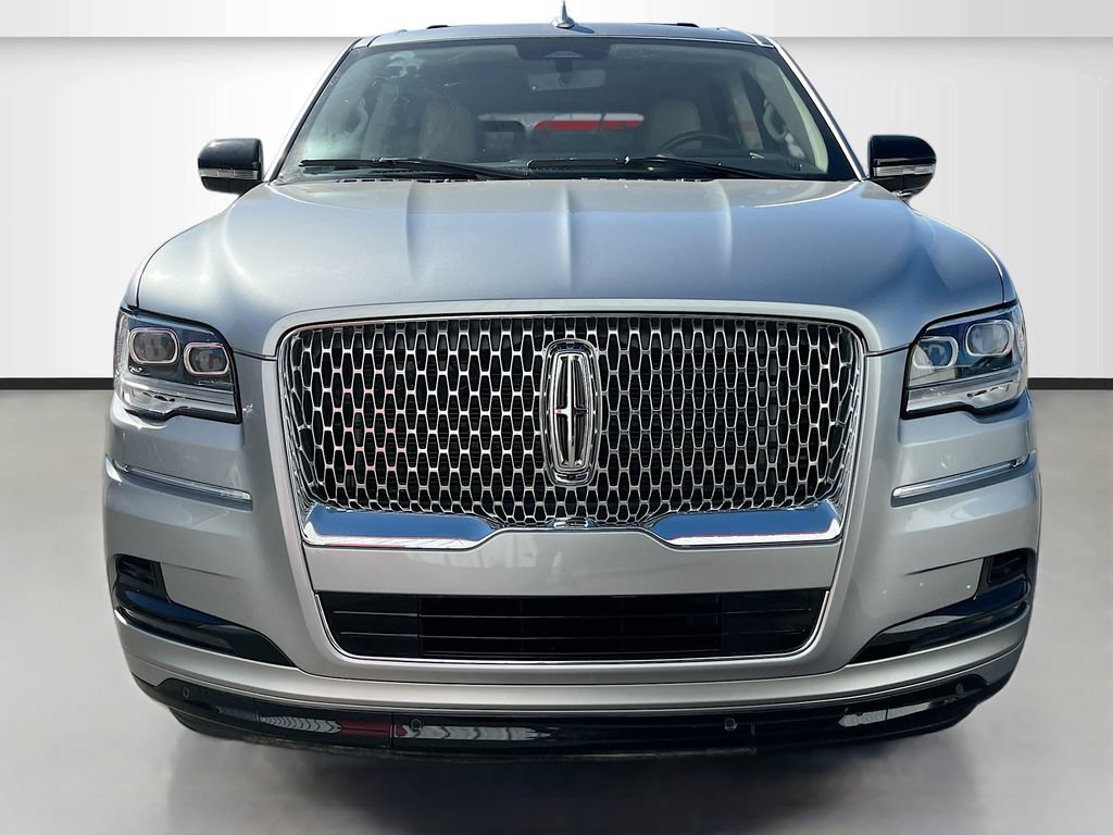 Used 2024 Lincoln Navigator Reserve AWD/4WD image 2