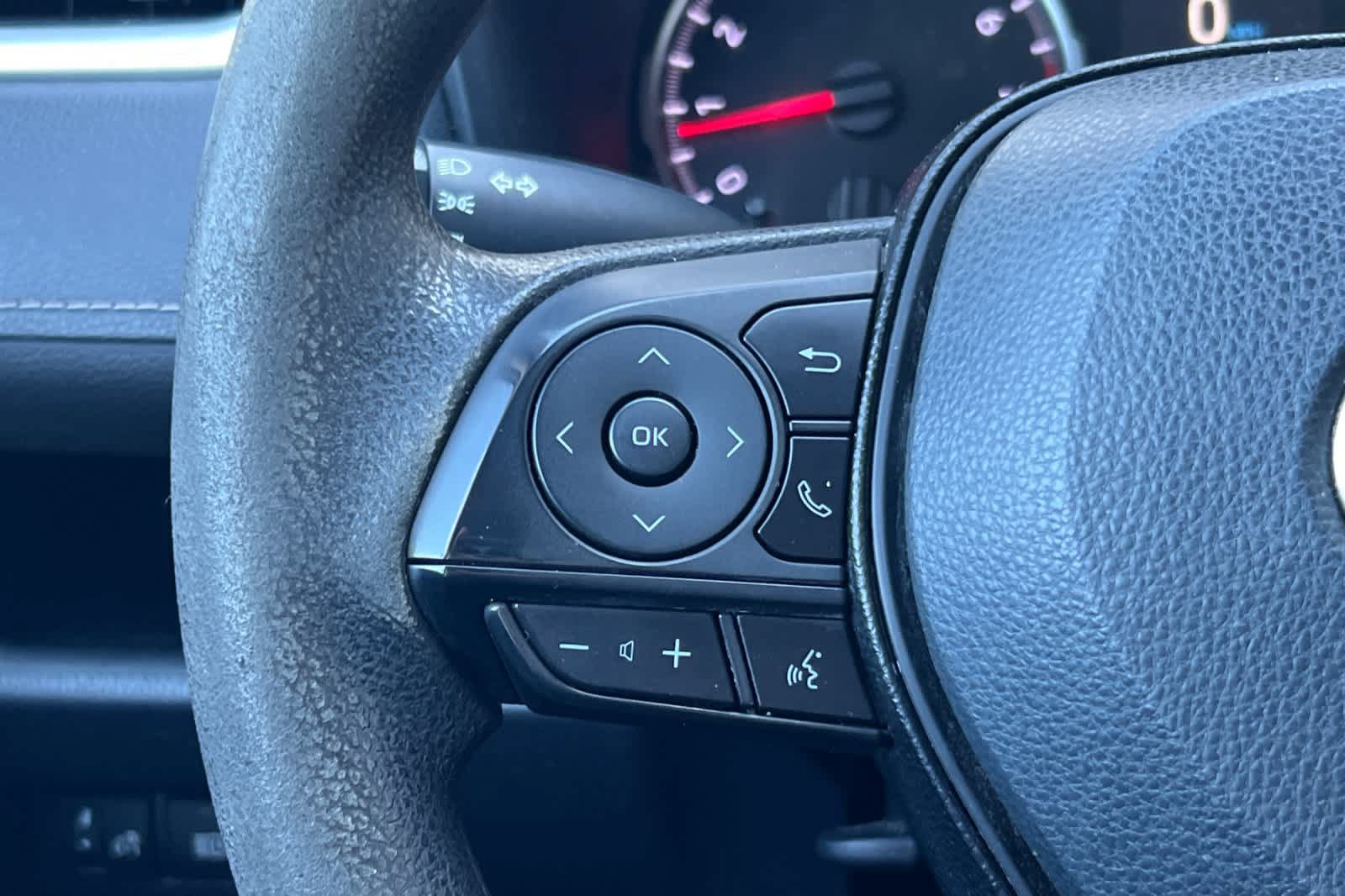 Used 2019 Toyota RAV4 LE FWD image 24