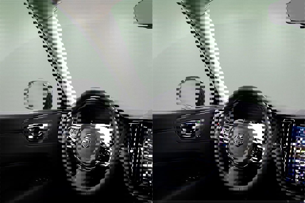 Used 2025 Volvo XC60 T8 Plus w/ Protection Package Premier image 33