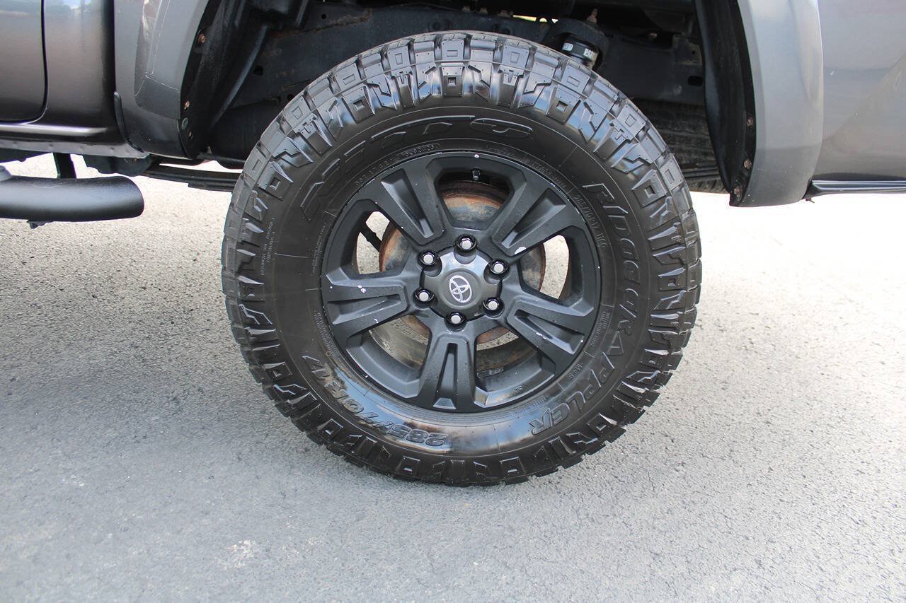 Used 2019 Toyota Tacoma TRD Sport AWD/4WD image 17