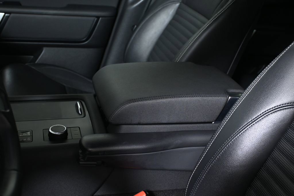 Used 2024 Land Rover Discovery S AWD/4WD image 25