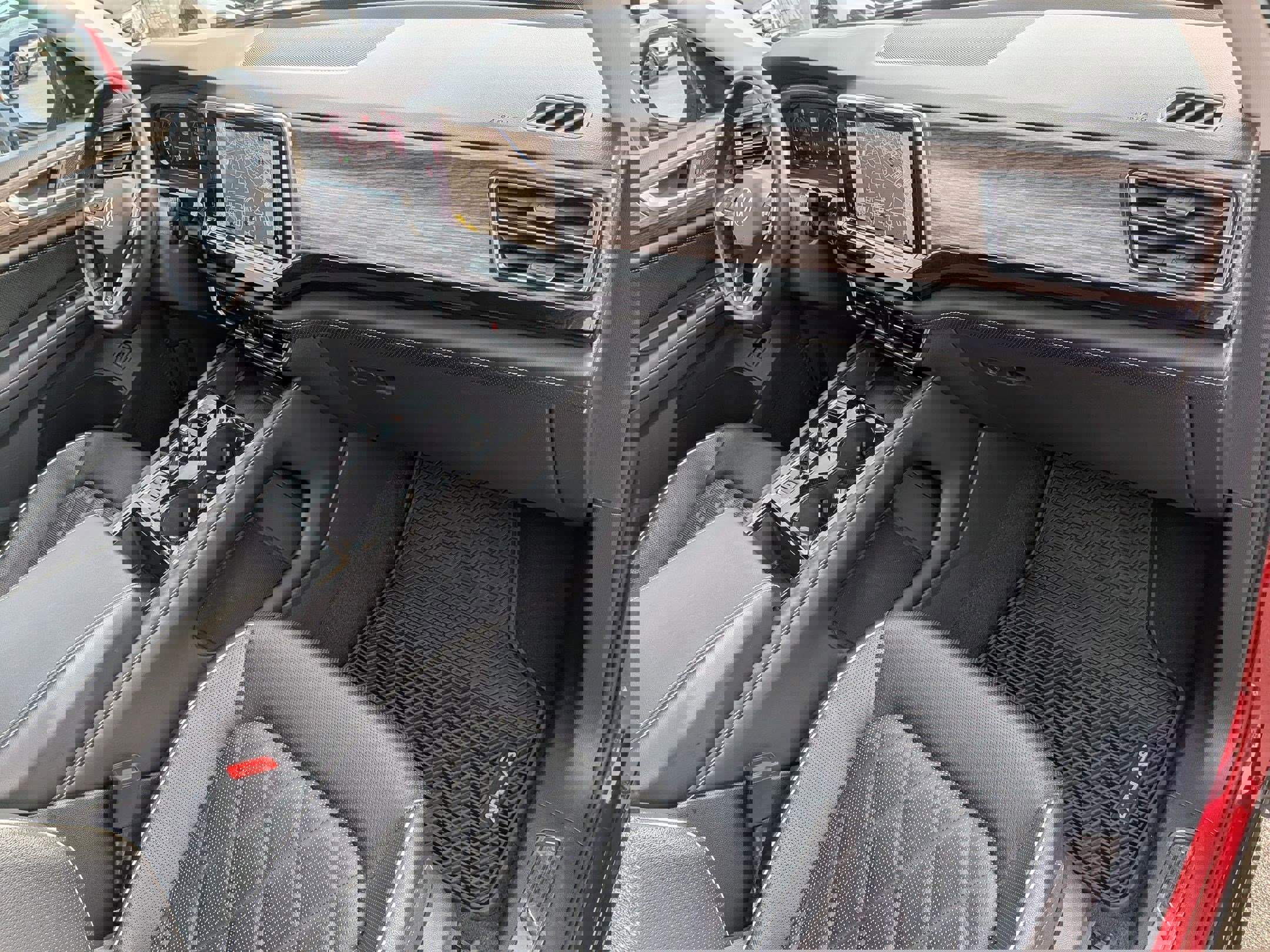 Used 2024 Volkswagen Atlas SEL Premium R-Line image 42