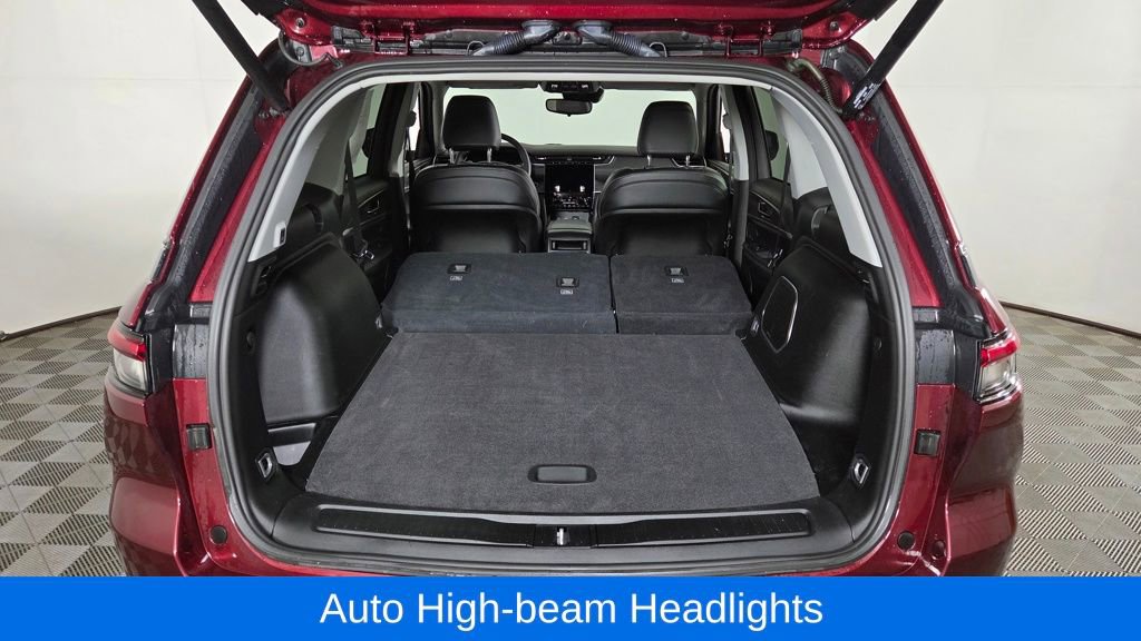 Used 2023 Jeep Grand Cherokee Limited w/ Black Appearance Package image 12