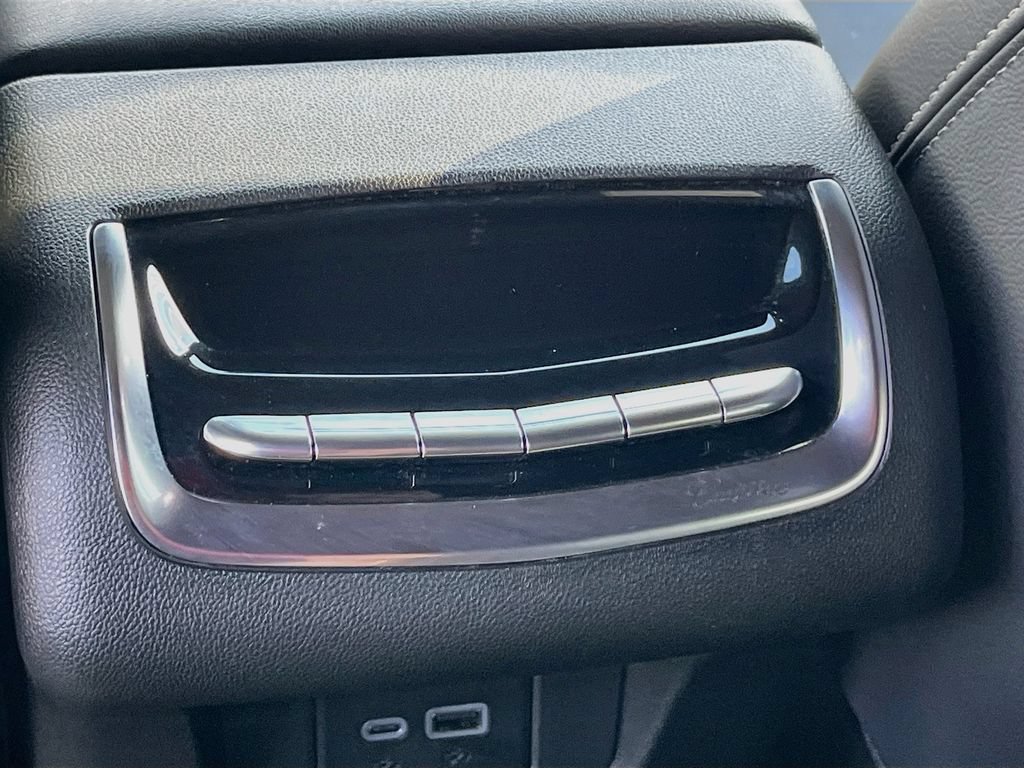 Used 2025 Cadillac XT6 Luxury FWD image 28