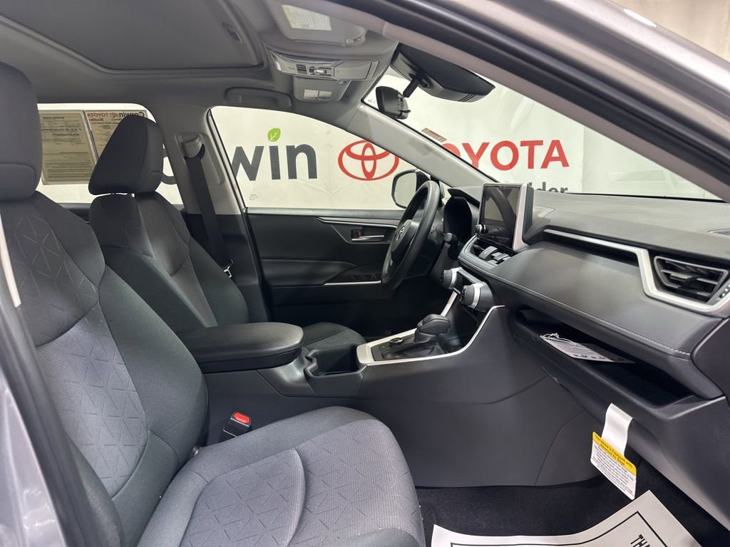 Used 2025 Toyota RAV4 XLE image 11