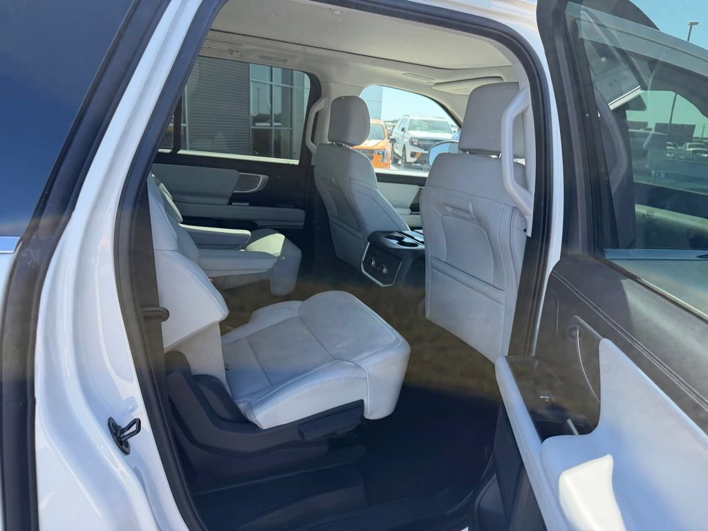 Used 2025 Ford Expedition Max Platinum w/ Driver's Package AWD/4WD image 26
