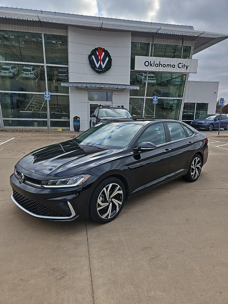 Used 2025 Volkswagen Jetta SEL image 1