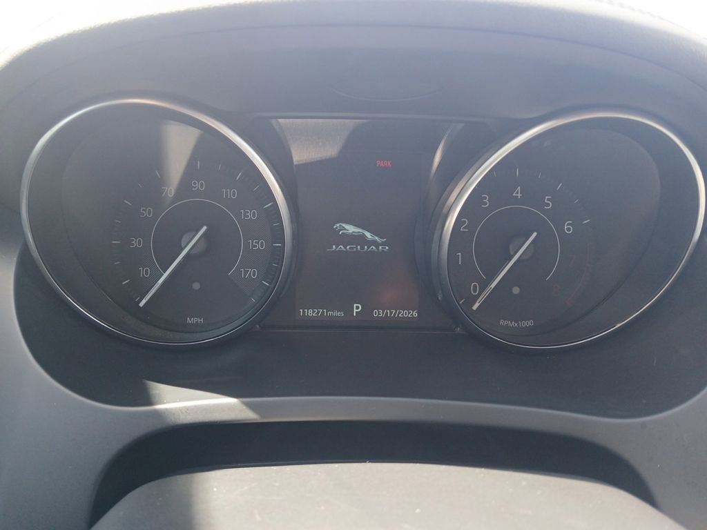 Used 2020 Jaguar E-PACE SE image 25