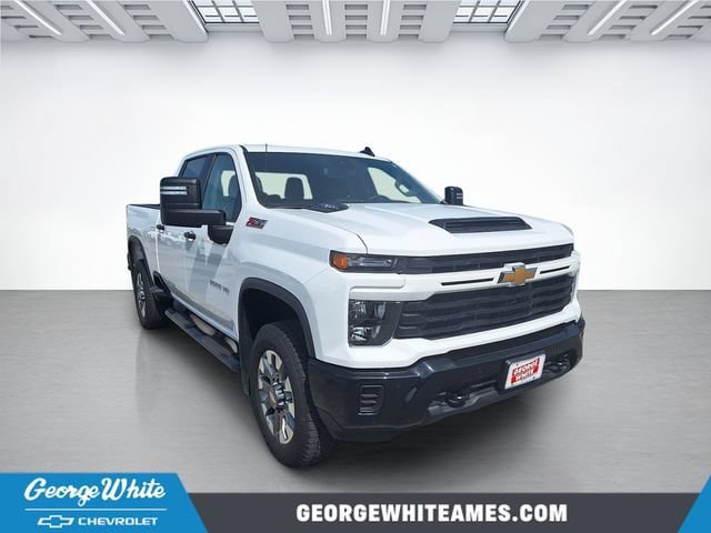 Used 2025 Chevrolet Silverado 2500 Custom w/ Custom Value Package AWD/4WD image 1