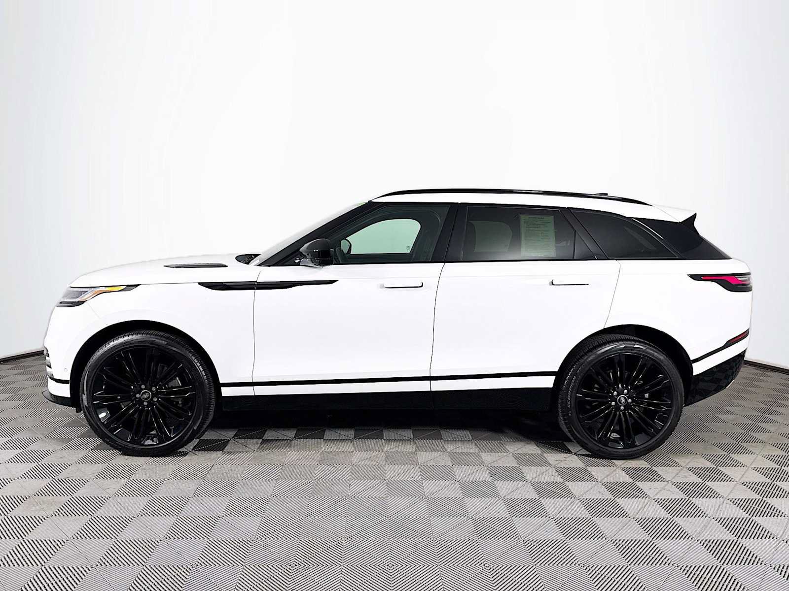 Used 2026 Land Rover Range Rover Velar Dynamic SE AWD/4WD image 8