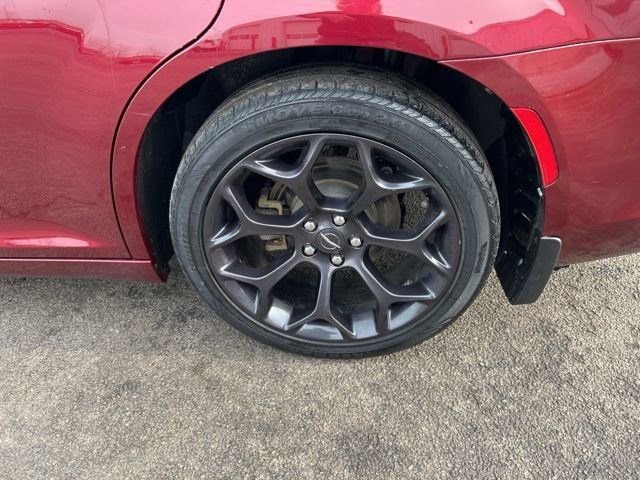 Used 2019 Chrysler 300 Touring w/ Sport Appearance Package image 44