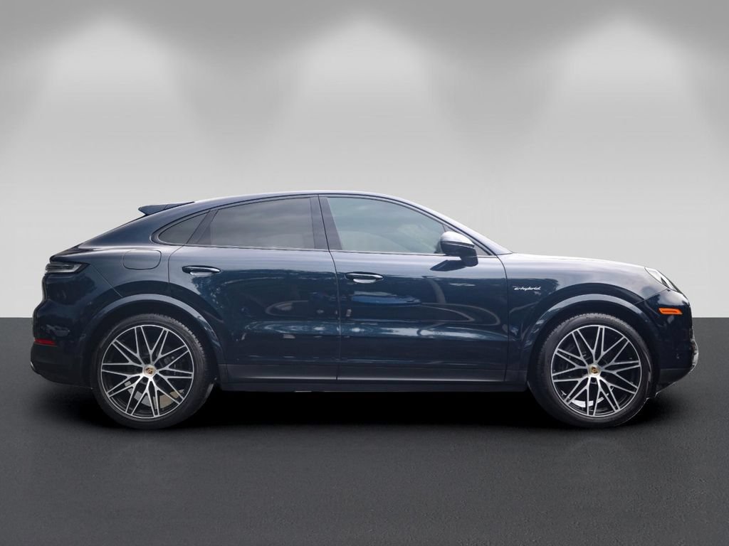 Used 2024 Porsche Cayenne Coupe AWD/4WD image 2
