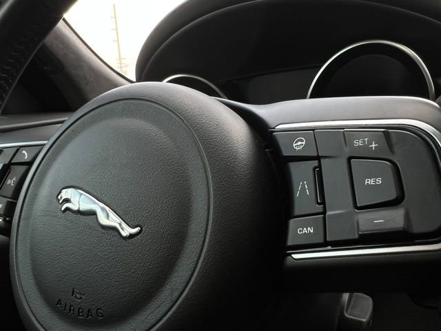 Used 2019 Jaguar F-PACE Premium image 34