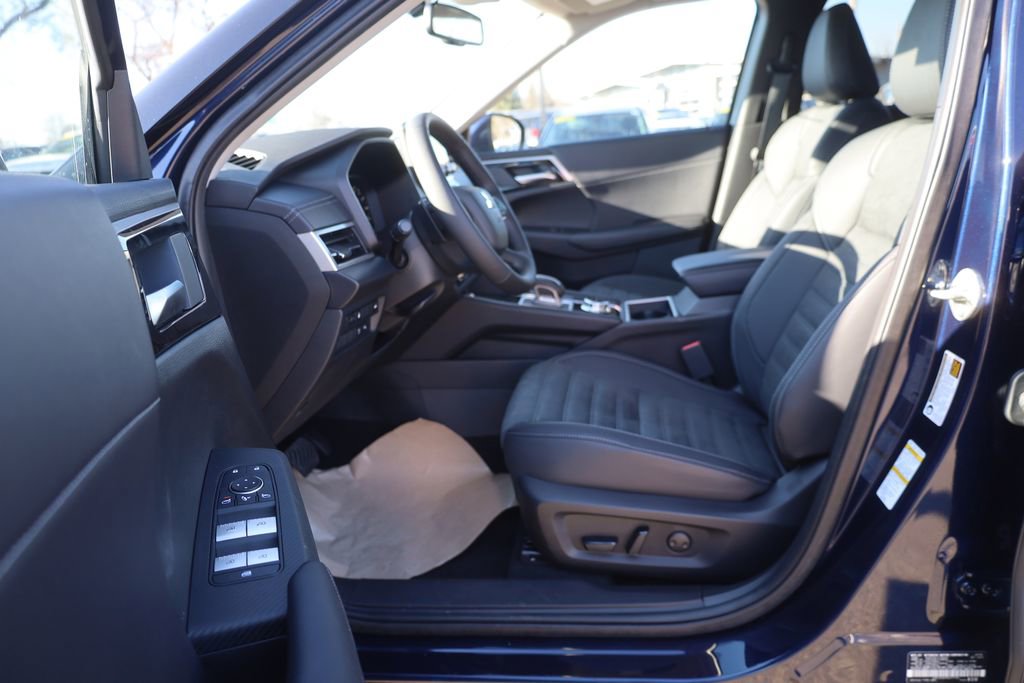 New 2025 Mitsubishi Outlander SE image 22