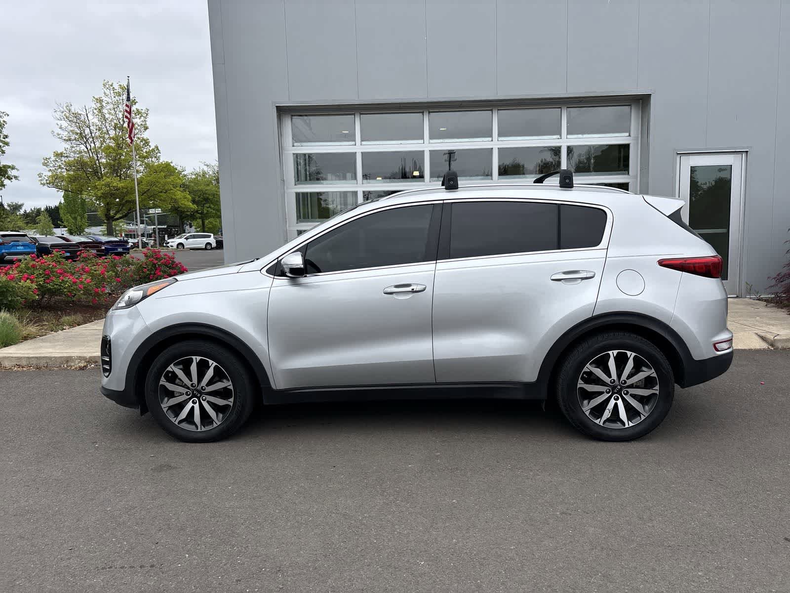Used 2017 Kia Sportage EX w/ EX Premium Package FWD image 2