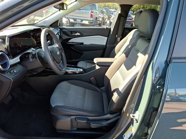Certified 2025 Chevrolet Trax LT FWD image 14