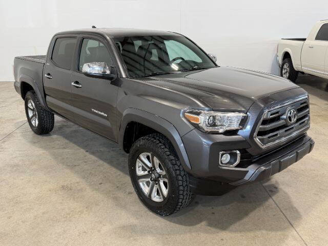 Used 2017 Toyota Tacoma Limited w/ Tow Package image 5