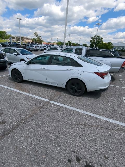 Used 2021 Hyundai Elantra SEL w/ Convenience Package FWD image 4